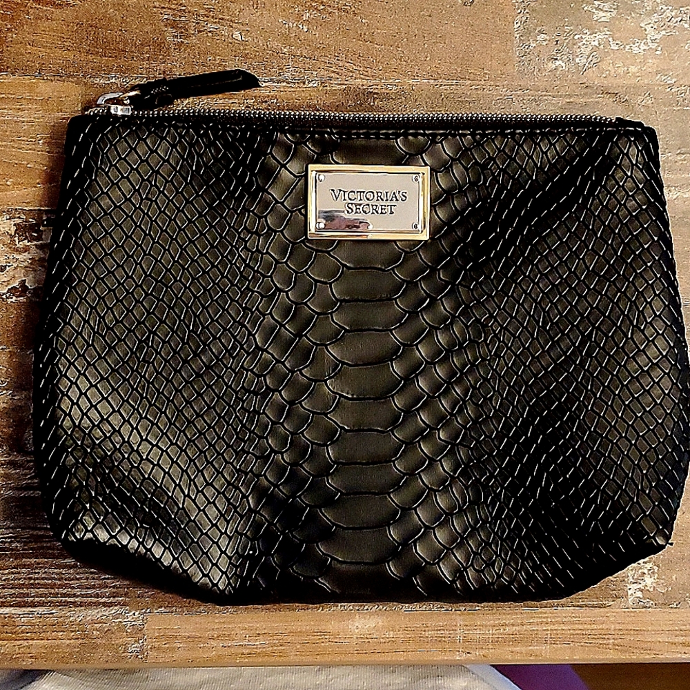 Medium makeup bag